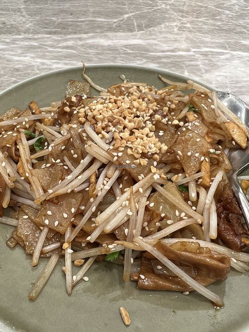 Fried rice noodles 8/10 with wok hei!  at Yang Shin 養心茶樓 in Taipei