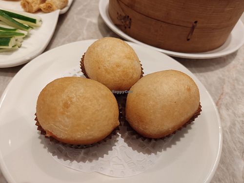 Deep fried mushroom puff at Yang Shin 養心茶樓 in Taipei