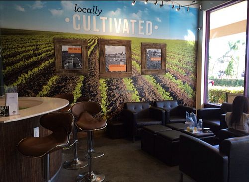 inside seating at Raw Juce in Boca Raton