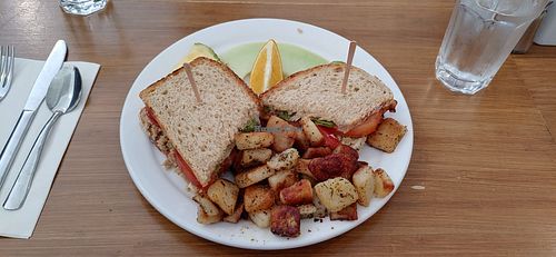Club sandwich végane at Dame Tartine  in Saint-hyacinthe