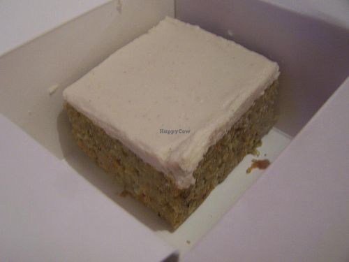 Vegan carrot cake at Maran Vegan in Vienna