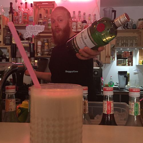 the fantastic bartender and my whiskey milkshake at Chaostheorie in Berlin