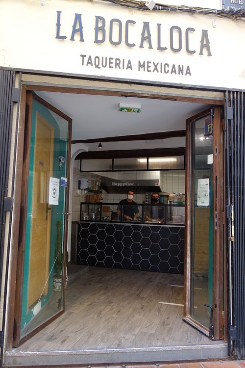 Entrance with friendly staff behind the counter at La Boca Loca in Aix-en-provence