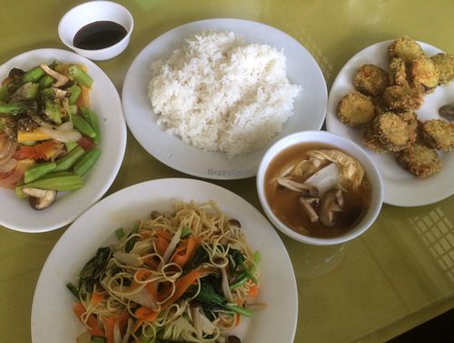 okra, noodles with veggies, sauted aubergine, fried aubergine and a vietnamese pot at Huong Khach in Da Nang