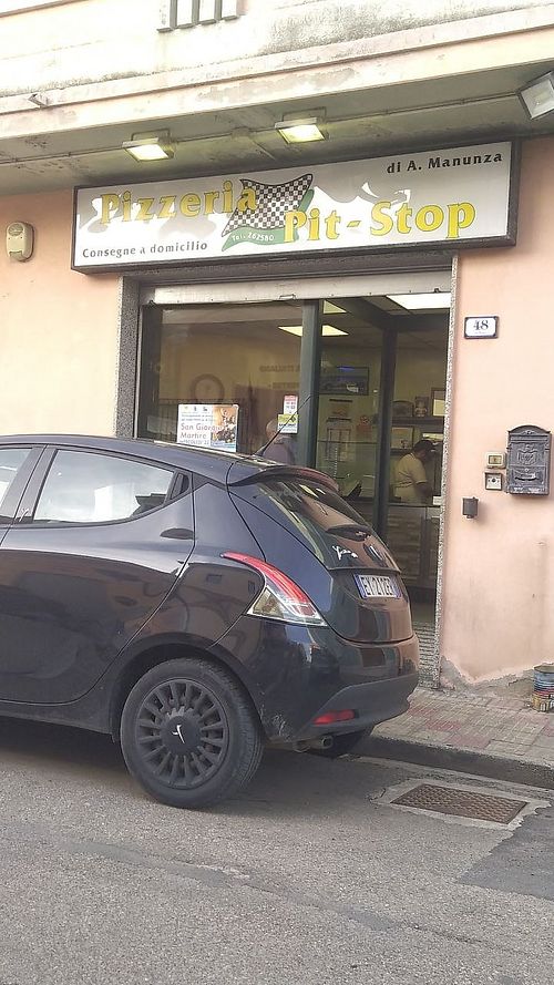 outside at Pizzeria Pit Stop in Sestu