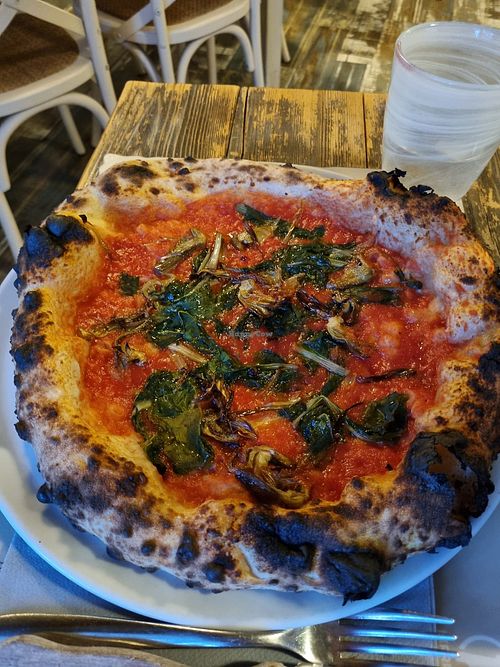 Pizza napoletana rossa con verdure locali at Officine del Cibo in Sarzana