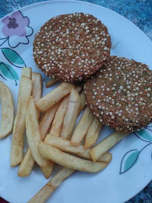 Hamburguesa de quinoa at Hotel Asantiago  in Belorado