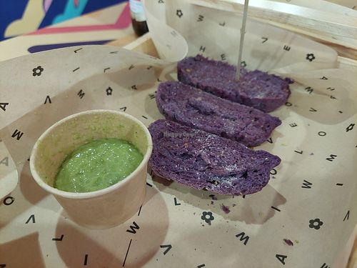 Starter: guacamole with bread (really sad as well) at Flower Burger in Madrid