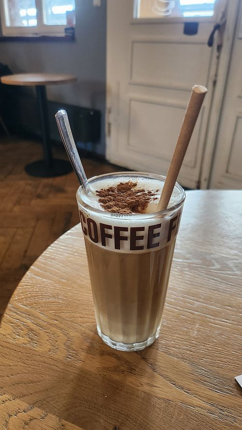 Latte Macchiato mit Hafermilch at Coffee Fellows in Baden-baden