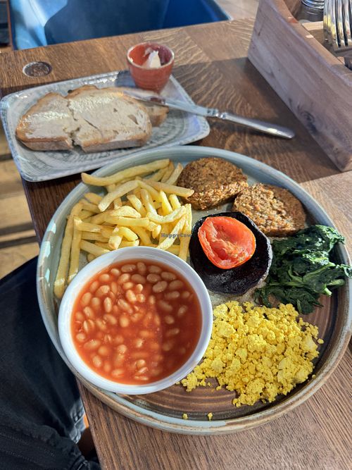 Full English   at LHR - The Queen's Arms - T2 in West London