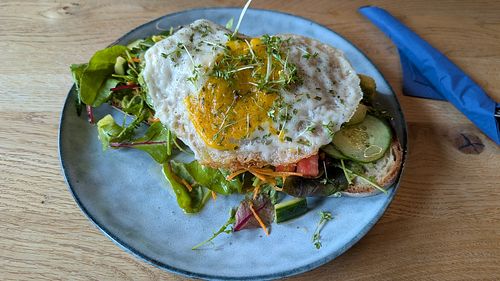 Avocado Egg Stulle (vegan) at Là Phin Café & Bar in Hamburg