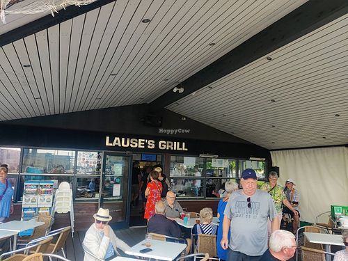 Outdoor seating where you can smoke at Lauses Grill in Nyborg