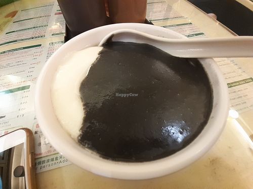 Tofu Fa (tofu pudding) with black sesame sweet soup at Jade Vegetarian - Jane Heart in Kowloon