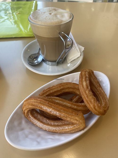 Café con leche de soja y churros  at A Devesa in Pontevedra