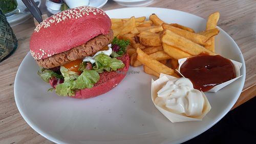 Vegan burger at Posthuys Vlieland in Oost-vlieland