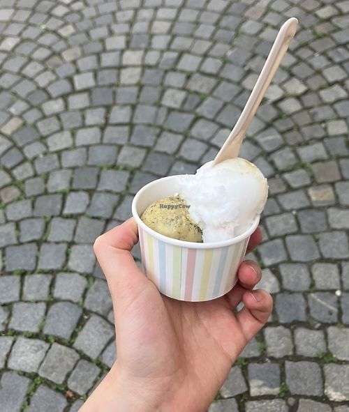 Lemon and pistachio   at Sladoledarna PiÚ in Maribor