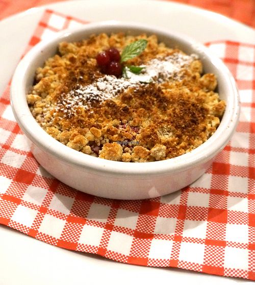 Crumble with berries at Le Potager du Marais - Saint Paul in Paris