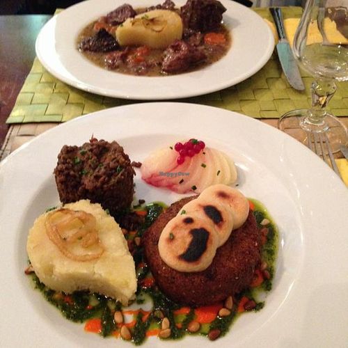 Quinoa burger and beef stew at Le Potager du Marais - Saint Paul in Paris