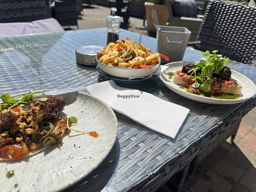 2nd visit and decided on a variety of starters.Taco was fab,the meatball bruschetta was a little too soggy and the chips with roasted veg didnt work.but overall  another g8 experie at The Hollybush Inn in Redditch