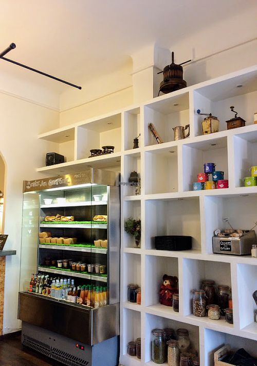 Salads, sandwiches, soy yoghurt, vegan chocolate mousse, and drinks (easy for take out).  at Green Bear Coffee - La Canebiere in Marseille