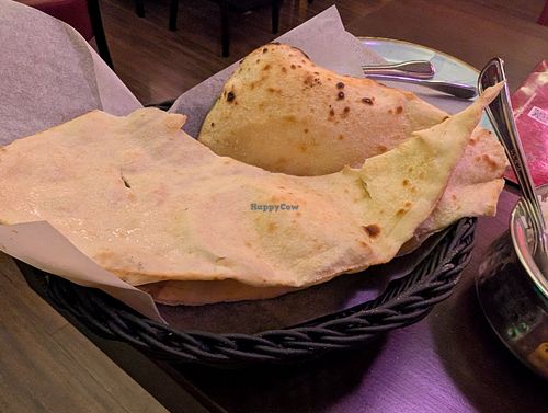 Plain naan at Restaurant Naina in Berlin