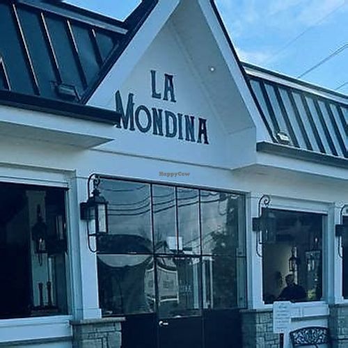 storefront at La Mondina in Manasquan