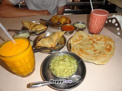 Samosas, utapa... at Satkar in Panaji