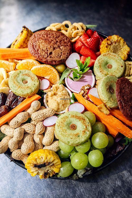 Snack board at Estamos Sembrados in Malaga