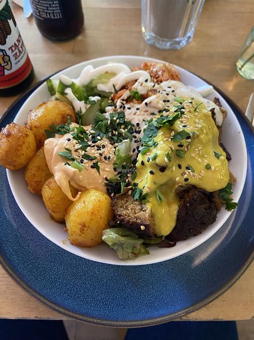 Small burger bowl with potatoes   at HappenPappen in Hamburg