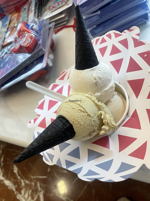 Durian, pistachio, tiramisu   at Oatearth in Shanghai