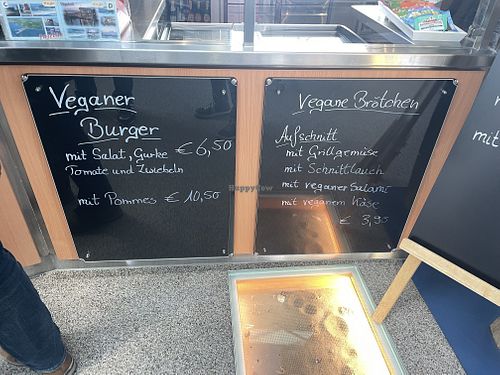 Burger und Brötchen  at Hafen-Bistro in Dagebuell