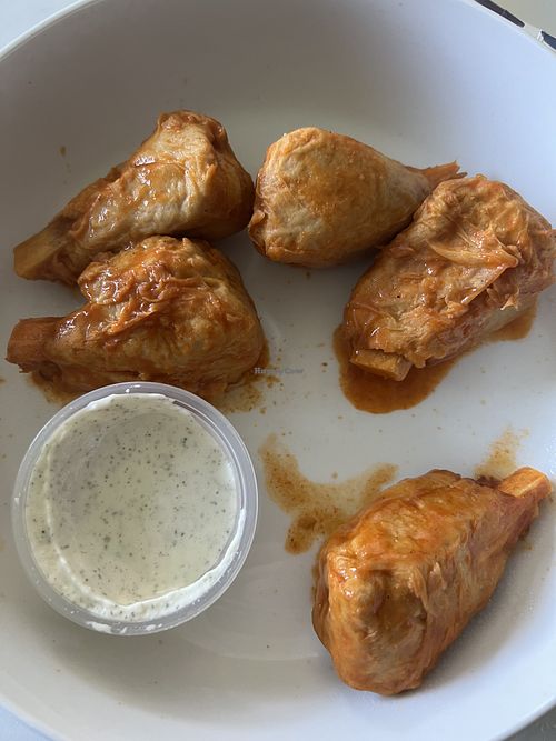Hot wings  at MeetStop by SteMartaen in Chicago
