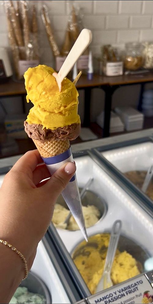 Mango en Bacio at Che Gelats in Mallorca