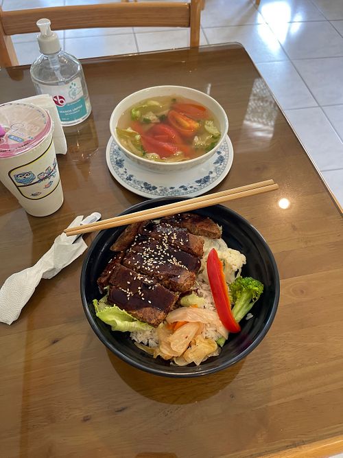 Sopa de vegetales y plato especial Donburi bowl  at Naturalis Te in Santiago De Los Caballeros