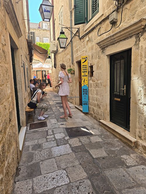 Outside at GreenGo Juices Smoothies & Coffee to go in Dubrovnik