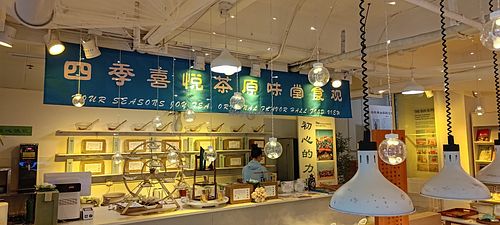 Staff hard at work at Loujiashan Museum in Shanghai