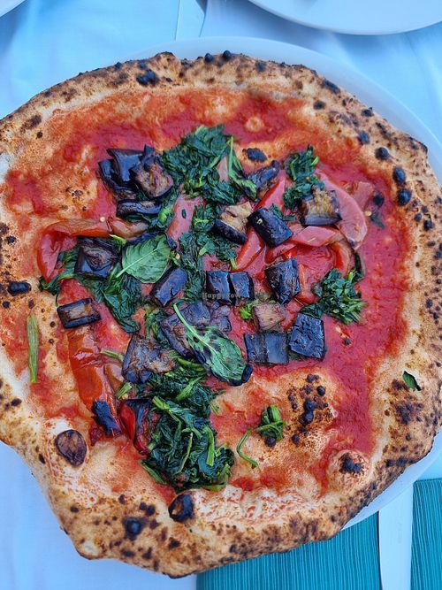 Pizza marinara with extra veggies at CN45 in Procida