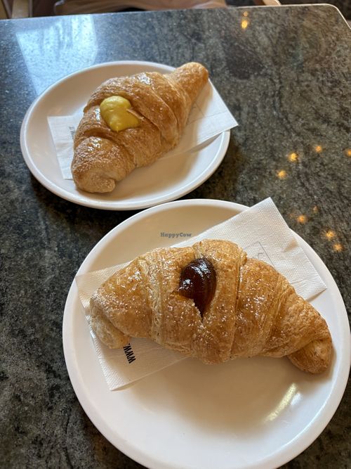 Brioche alla crema e alla marmellata   at Bar Antico Caffè Viola in Bologna