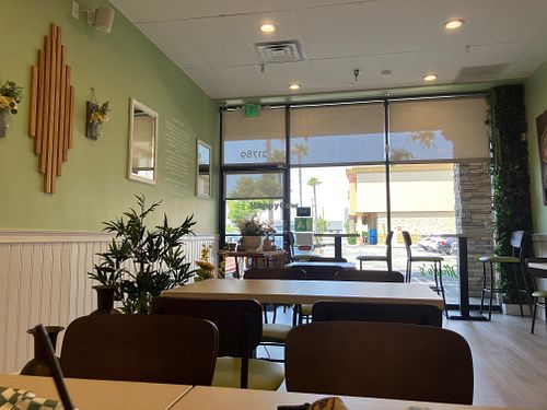  at Othello's in Woodland Hills