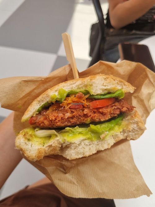 Vegan burger at SPU - Kupola - Galerija in Trogir