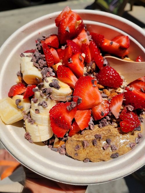 Choco smoothie bowl at Juice Crafters in Pacific Palisades