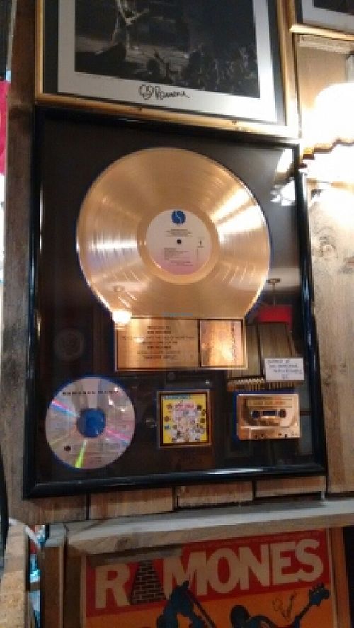 awsome at 19:77 - VEGAN:DINER+BAR, Home of RAMONES MUSEUM in Berlin