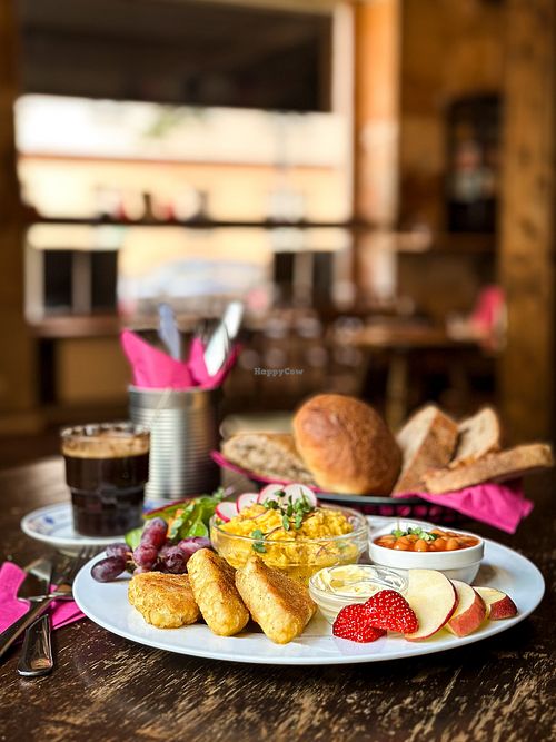  at 19:77 - VEGAN:DINER+BAR, Home of RAMONES MUSEUM in Berlin