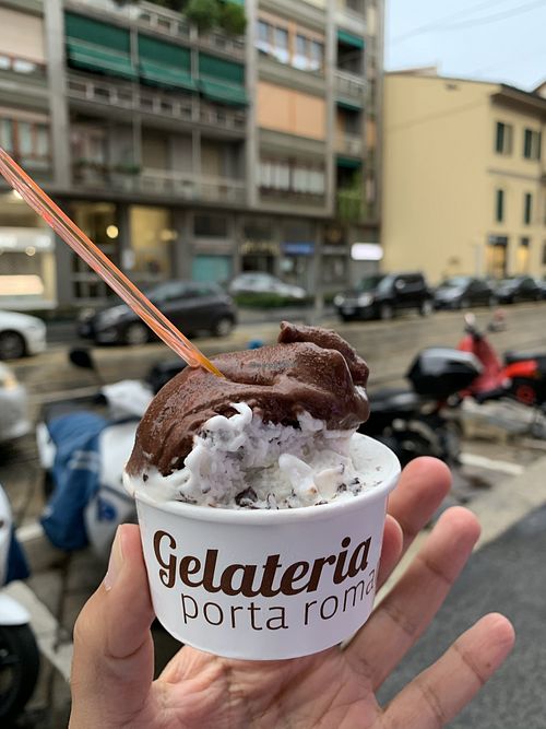 Chocolate and stracciatella at Gelateria Porta Romana - 126 in Milan