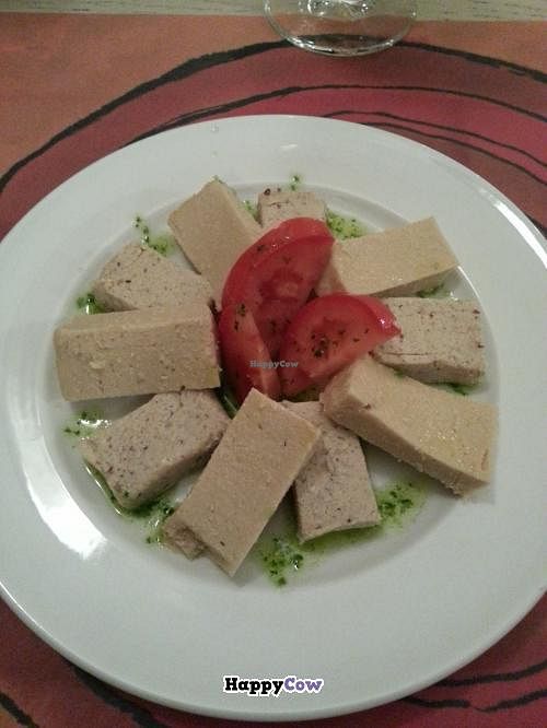 Vegan cheese at New Vita Restaurant in Sabadell