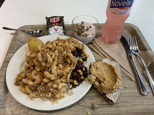 Finnish Students get a discount! There are more than one vegan option every day apparently! 12€ for all this    at UniCafe Kaivopiha in Helsinki