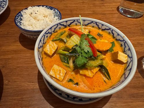 Tofu en curry rojo at Bambubox in Madrid