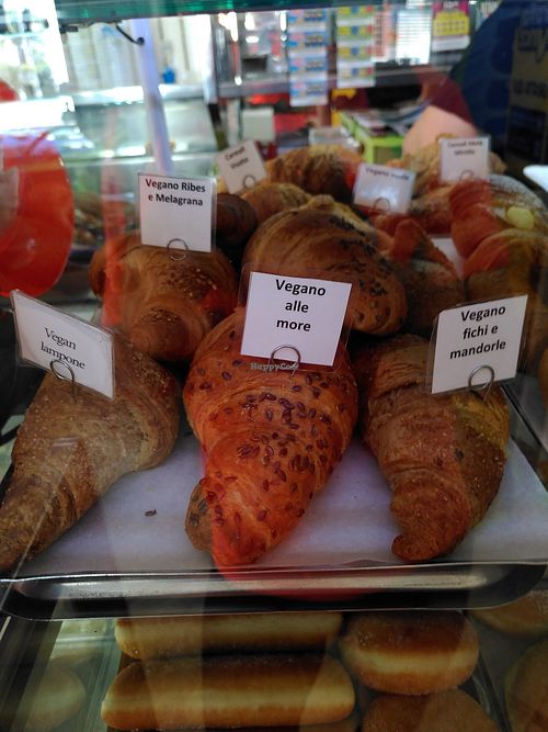 (Parte) della vetrina dedicata ai cornetti vegani at Bar Il Marchese - Caffè Vergnano in Fasano