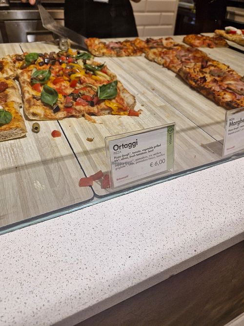 Vegan pizza at VRN - Briccocafe in Verona