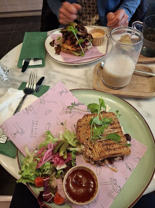 Tosti pulled mushrooms & sandwich pulled mushrooms at Comfort Cuisine  in Roermond